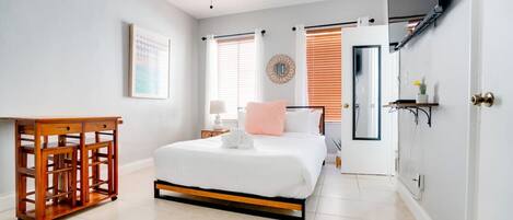 1 chambre, fer et planche à repasser, Wi-Fi gratuit, draps fournis