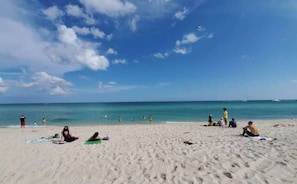 Beach nearby - Comfy Studio with Beach Access across the street (Miami)