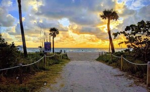 Beach nearby - Comfy Studio with Beach Access across the street (Miami)