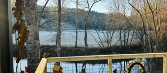 Adorable, cozy, waterfront cabin on the River, fish, kayak, tube from property.