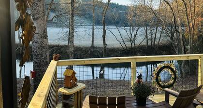Adorable, cozy, waterfront cabin on the River, fish, kayak, tube from property.