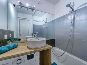 Bathroom - Pegase Phenix by Interhome (Le Corbier)