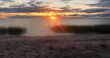 Red Bear Beach Front Log Cabin and Guided Snobear Rental
