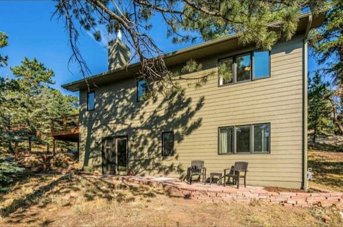 Cozy, Spacious, Private Rocky Mountain Guest Suite