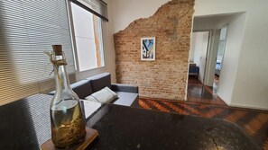 Interior - Apartamento com 2 Dormitórios no Menino Deus Junto ao Shopping Praia de Belas (Menino Deus Porto Alegre)