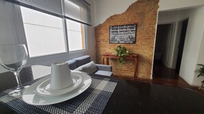 Interior - Apartamento com 2 Dormitórios no Menino Deus Junto ao Shopping Praia de Belas (Menino Deus Porto Alegre)