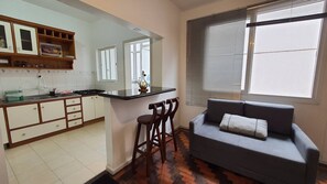 Smart TV - Apartamento com 2 Dormitórios no Menino Deus Junto ao Shopping Praia de Belas (Menino Deus Porto Alegre)
