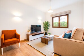 TV, table football - Portimão: villa with heatable pool & BBQ (Portimão)