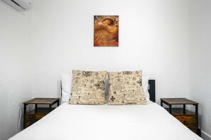 1 habitación, tabla de planchar con plancha, wifi gratis y ropa de cama 