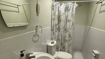 Dusche, Handtücher, Seife, Shampoo