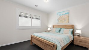 4 chambres, bureau, Wi-Fi, draps fournis