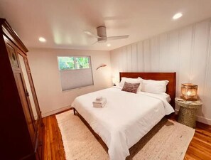 2 bedrooms, desk, iron/ironing board, WiFi - Irie on Erie A (Folly Beach)