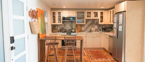 Fridge, paper towels