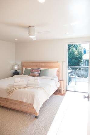 2 bedrooms, iron/ironing board, WiFi, bed sheets - Irie on Erie B (Folly Beach)