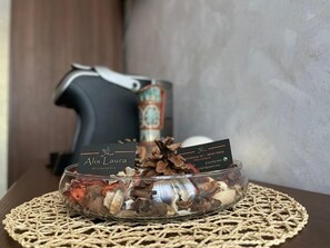 Room, 1 Bedroom | Dining - Room in Apartment - Alis Laura Guest House (Rome)