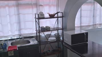 Appartement Affaires | Cuisine privée | Micro-ondes, four, blender, batterie de cuisine, vaisselle et ustensiles