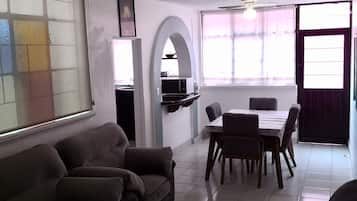 Business-Apartment | Wohnbereich | Flachbildfernseher