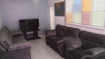 Appartement Affaires | Salle de séjour | Télévision à écran plat