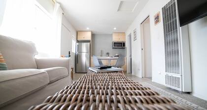 Stay in the charming SilverStrand neighborhood, 2 min walk to the sand-dogs ok!