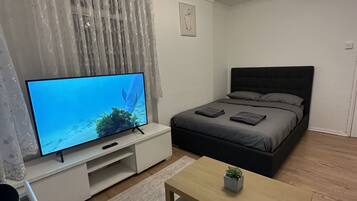 Luxury Room | 1 bedroom, Egyptian cotton sheets, premium bedding, memory-foam beds