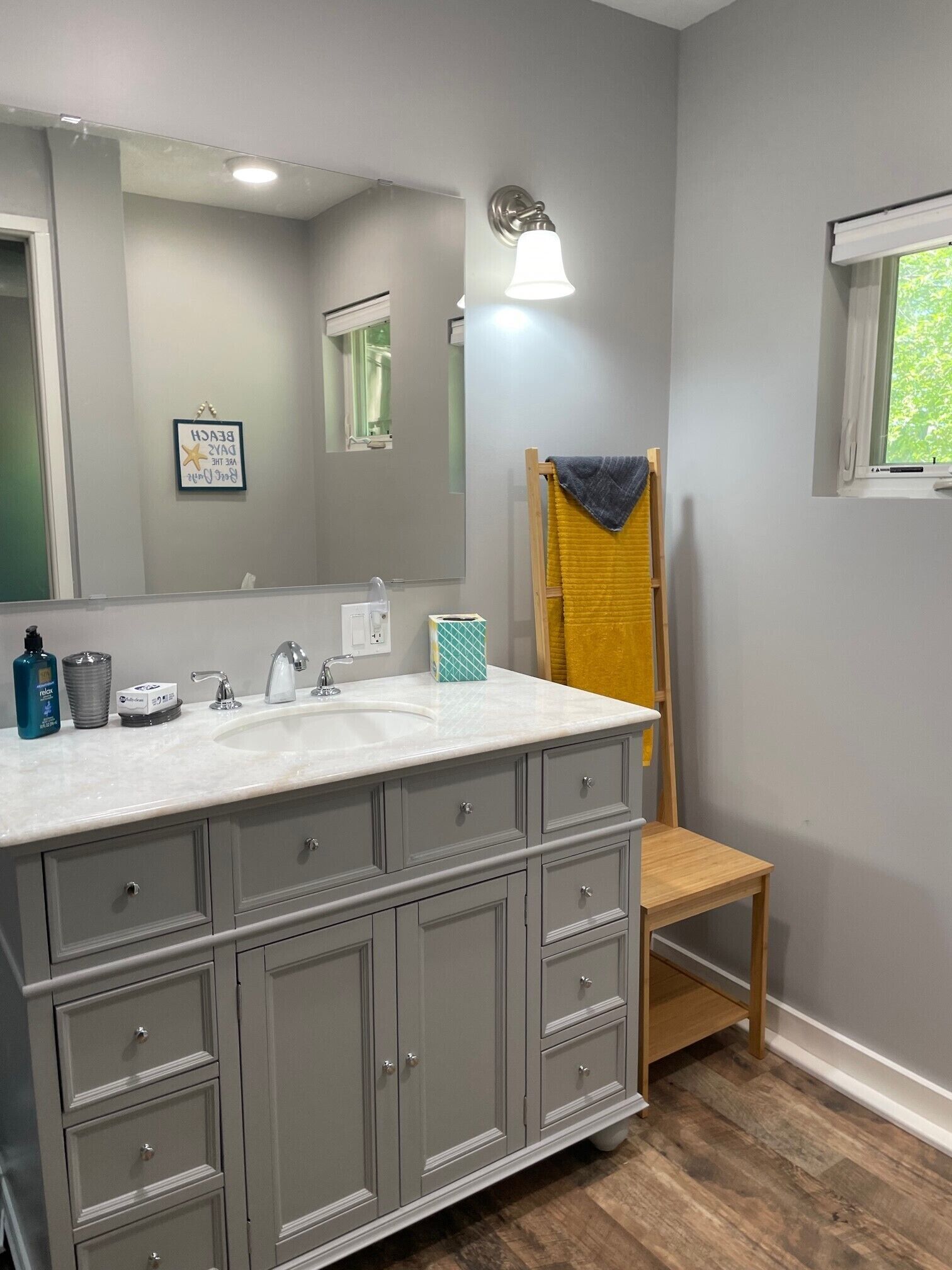 Douche, serviettes fournies, savon, shampoing