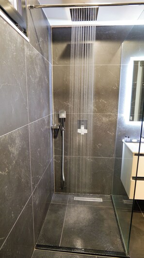 Free toiletries, hair dryer, bidet, towels - Villa313 (Tirana)
