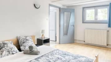 1 slaapkamer, een strijkplank/strijkijzer, gratis wifi, beddengoed
