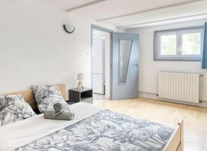 1 bedroom, iron/ironing board, free WiFi, bed sheets