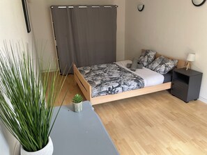 1 chambre, fer et planche à repasser, Wi-Fi gratuit, draps fournis