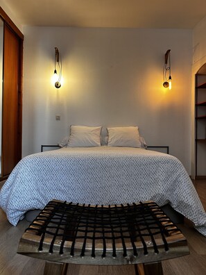 Comfort Studio Suite | Blackout drapes, soundproofing, iron/ironing board, free WiFi