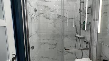 Studio Suite Superior | Kamar mandi