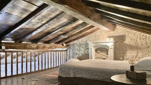 7 soverom, skrivebord, reiseseng for barn og wi-fi (inkludert)
