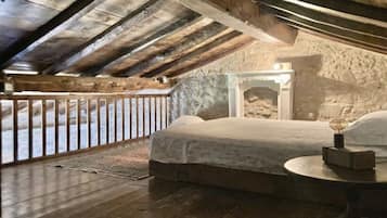 7 bedrooms, desk, travel cot, free WiFi