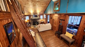 暖炉、テレビゲーム、書庫、ミュージックライブラリ