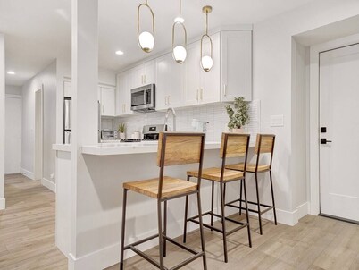 Stunning & Newly Remodeled Close to Disney