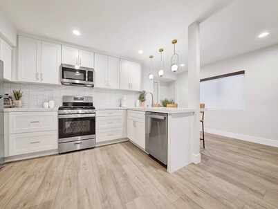 Stunning & Newly Remodeled Close to Disney