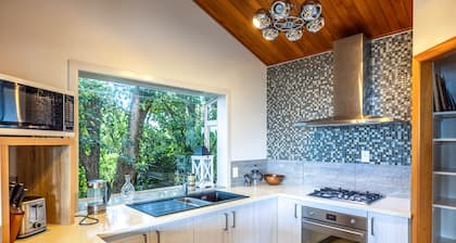 Belle Bird Place - Onetangi Holiday Home