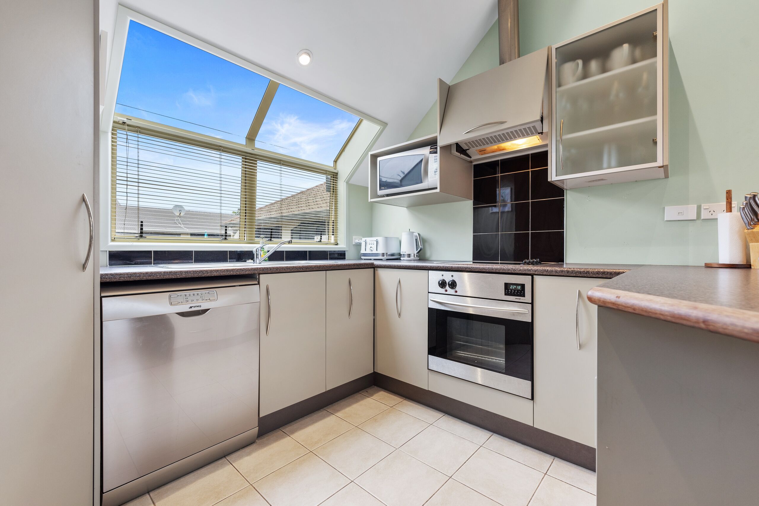 Réfrigérateur, micro-ondes, lave-vaisselle, grille-pain