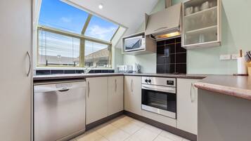 Réfrigérateur, micro-ondes, lave-vaisselle, grille-pain