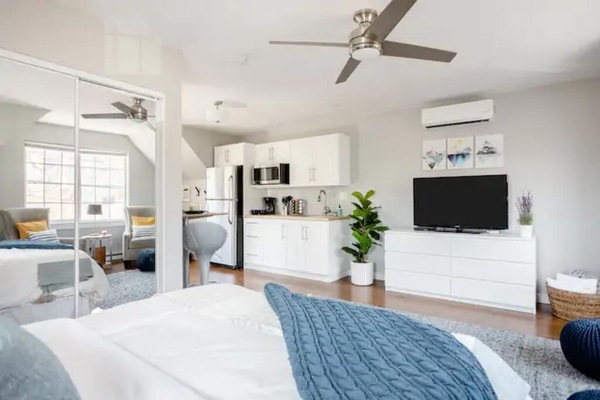 1 habitación, tabla de planchar con plancha, wifi gratis y ropa de cama