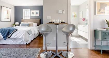 Walk to Top Restaurants From Platt Park Retreat