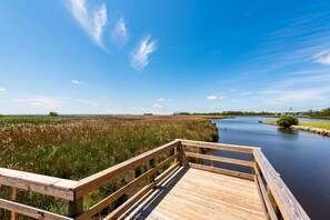 Property grounds - Break Time 3 BR, 3.5 Bath, Mini-Waterpark, Pool, Gym, Linens Provided Sleeps 7 (Kill Devil Hills)