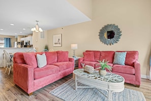 Smart TV, fireplace, video games, foosball - Break Time 3 BR, 3.5 Bath, Mini-Waterpark, Pool, Gym, Linens Provided, Sleeps 7 (Kill Devil Hills)