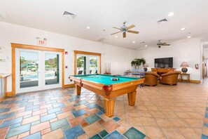 Game room - Break Time 3 BR, 3.5 Bath, Mini-Waterpark, Pool, Gym, Linens Provided, Sleeps 7 (Kill Devil Hills)