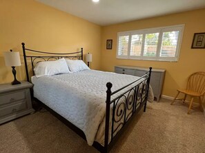 3 habitaciones, escritorio, tabla de planchar con plancha y wifi gratis