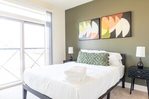 Desk, iron/ironing board, WiFi, bed sheets