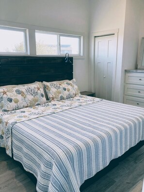 1 bedroom, free WiFi, bed sheets - Goose Island Flats -The Whistler 1 BR 1BA (Rockport)