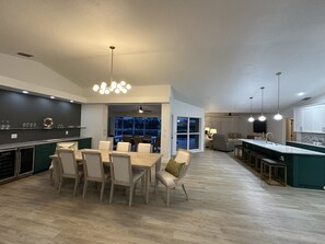 Dining - Punta Gordas Capri Isles Court Castle with Three KING Beds and 3 Thrones    (Punta Gorda)