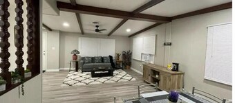 Charming 3 bedroom, 2 bath home with deck/trails/hiking