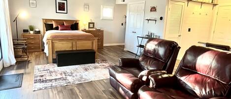 1 bedroom, desk, iron/ironing board, WiFi